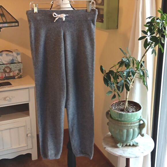 Monroe Cashmere Jogger Pants.Cashmere. - Picture 2 of 10